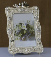 Photo Frame with Pair of Swans Top