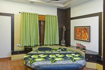 Corner Bed At Jain Bungalow