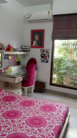 a young teenage girls room 