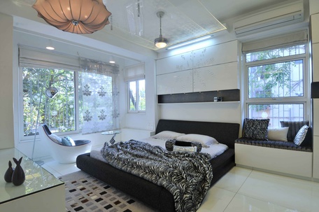 Modern Bedroom in Black and White 