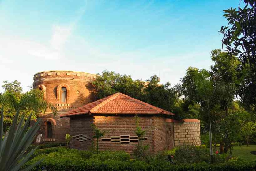 Construction techniques using load bearing exposed brick walls, arches, sand stone jalis and clay tile roof have contributed to the low cost of the project