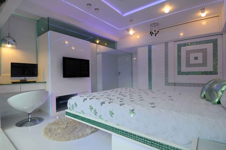 White and Green Bedroom Design 
