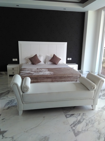 Bed with checkers tiles in White High Gloss