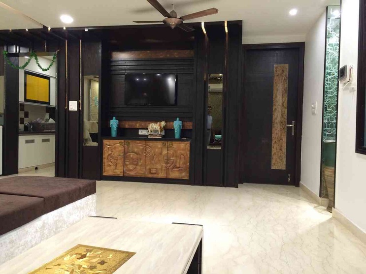 lobby plasma with wooden panel