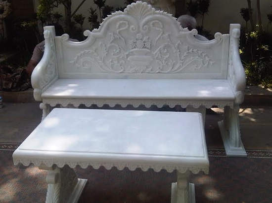 White Gielgud bench with table